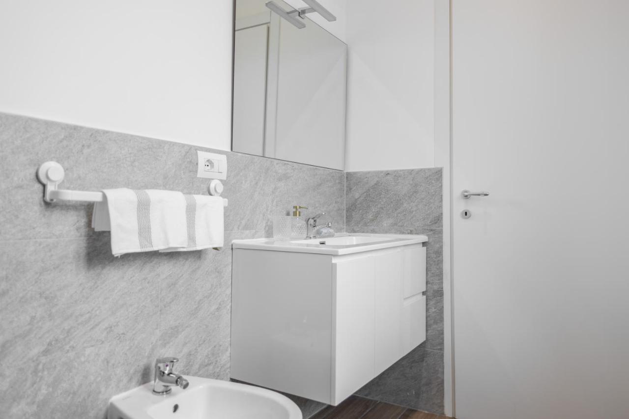 Lora Apartment,Free Private Parking, Self Check In,1 Como Kültér fotó