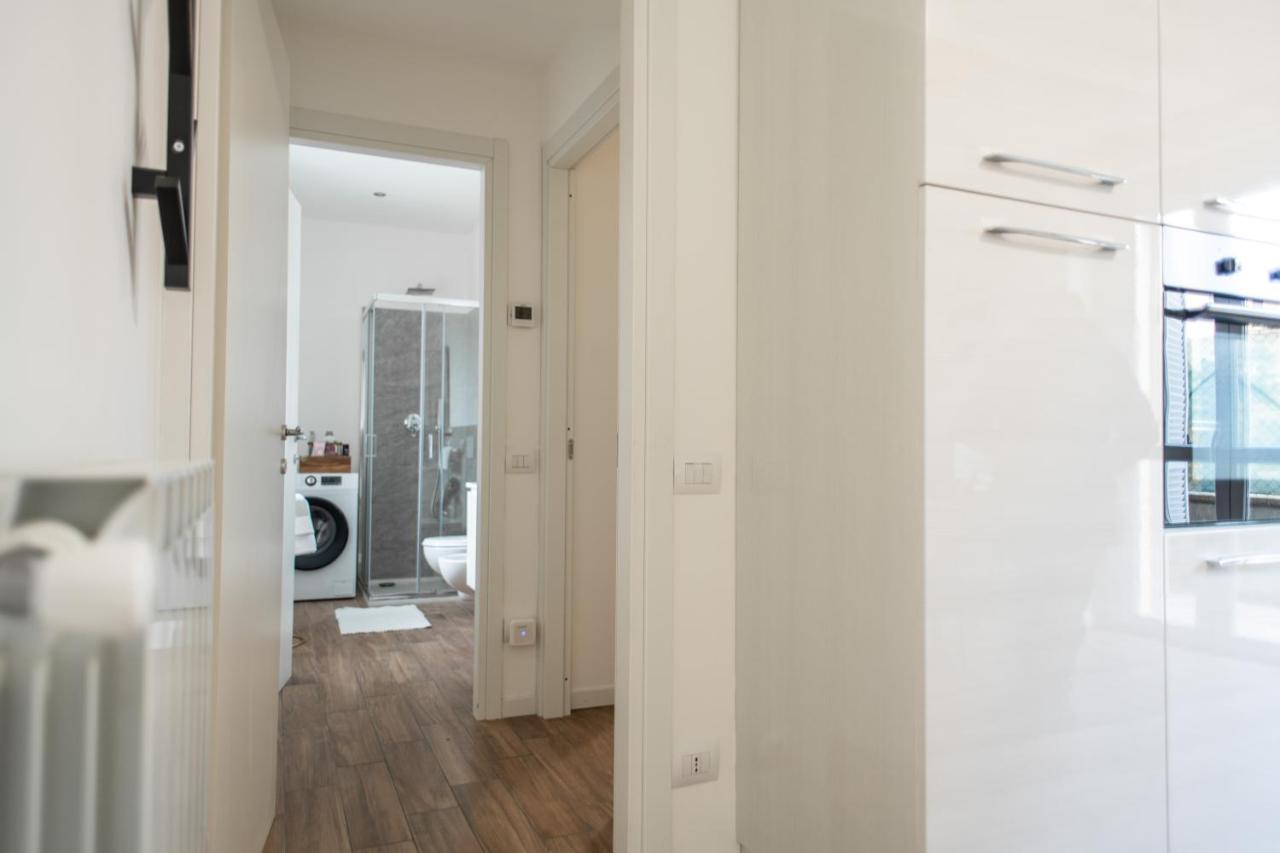 Lora Apartment,Free Private Parking, Self Check In,1 Como Kültér fotó