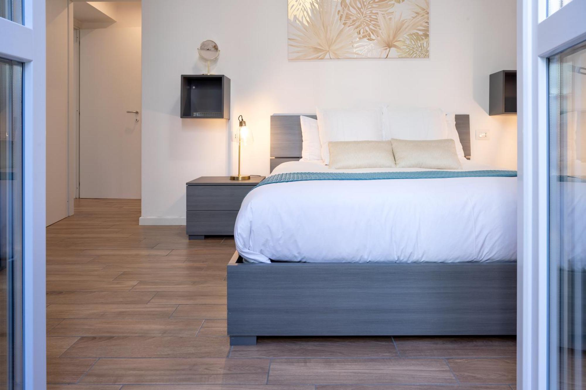 Lora Apartment,Free Private Parking, Self Check In,1 Como Kültér fotó